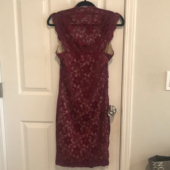 Magenta Lace Bodycon Dress - Picture 3 of 5